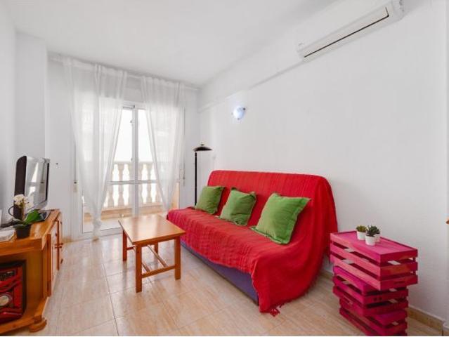 Apartamento de 2 dormitorios con piscina comunitaria en Torrevieja