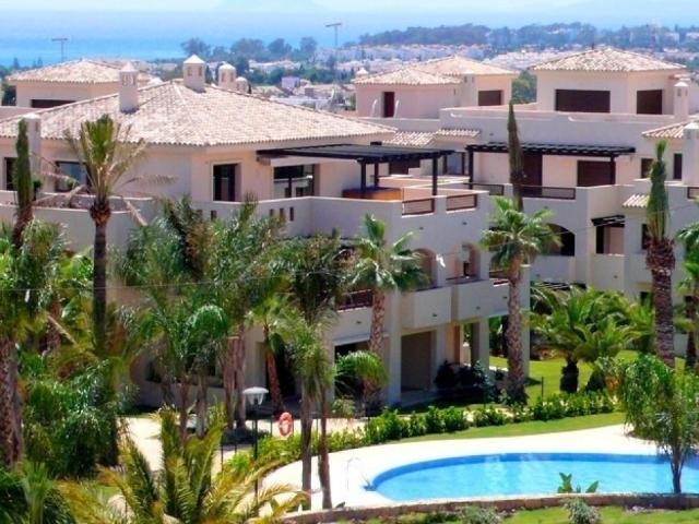 Apartamento de 2 dormitorios en Medina de Banus, Nueva Andalucia en alquiler