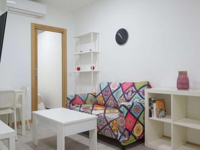 Apartamento de 2 dormitorios en alquiler en Atocha, Madrid