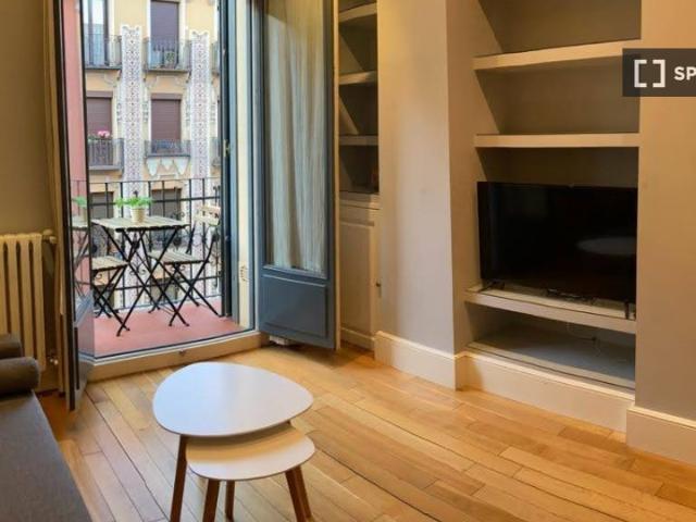 Apartamento de 2 dormitorios en alquiler en Atocha, Madrid
