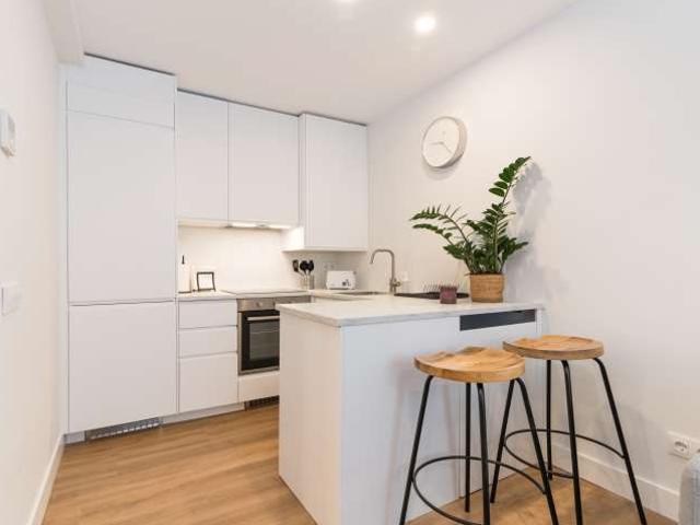 Apartamento de 2 dormitorios en alquiler en Atocha, Madrid