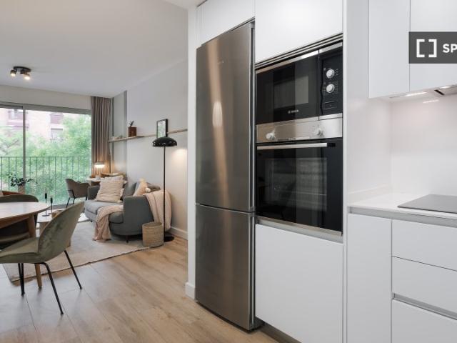 Apartamento de 2 dormitorios en alquiler en Acacias, Madrid