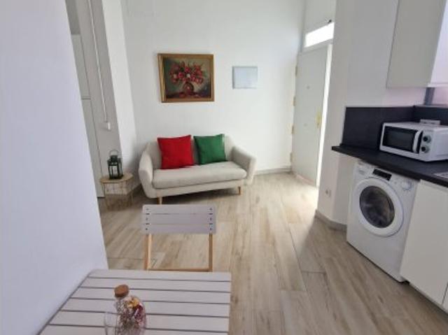 Apartamento de 2 dormitorios en alquiler en Acacias, Madrid