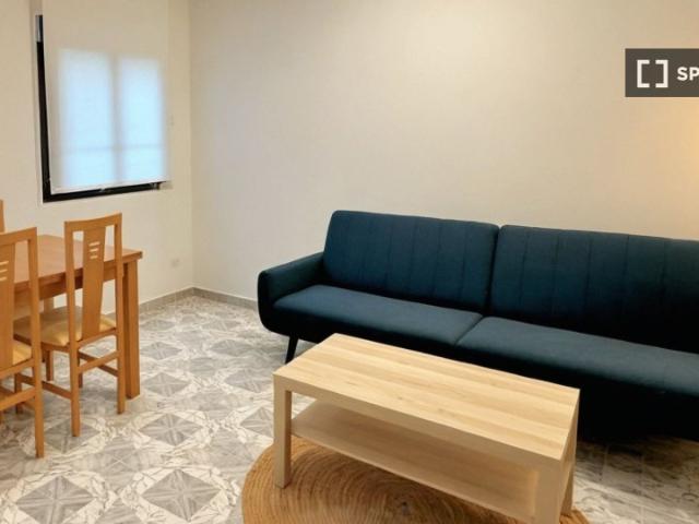 Apartamento de 2 dormitorios en alquiler en Aeropuerto, Madrid
