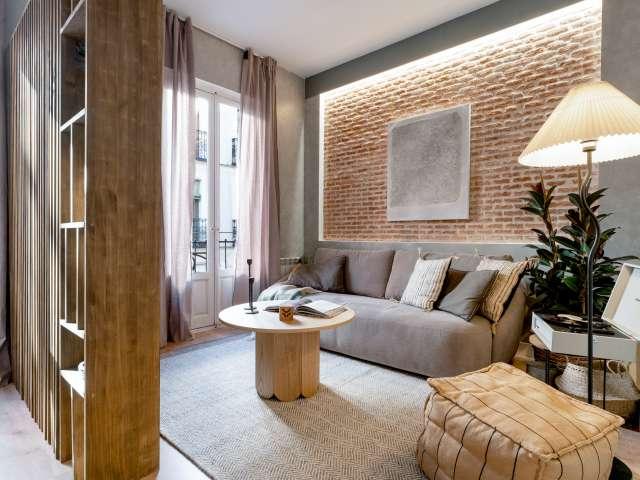 Apartamento de 2 dormitorios en alquiler en Almagro, Madrid