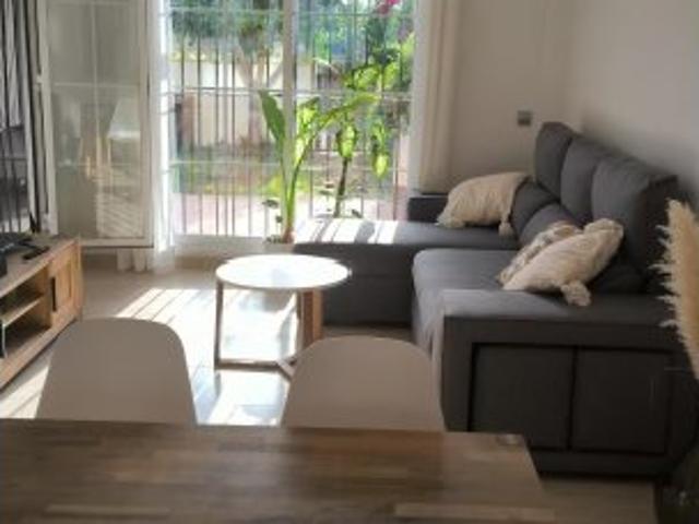 Apartamento de 2 dormitorios en alquiler en Almería, España