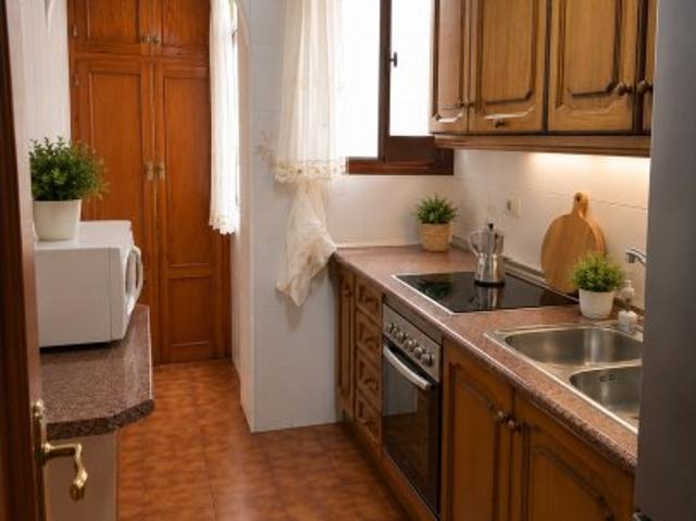 Apartamento de 2 dormitorios en alquiler en Almuñécar