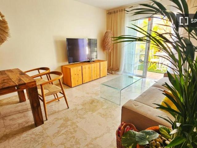 Apartamento de 2 dormitorios en alquiler en Arona