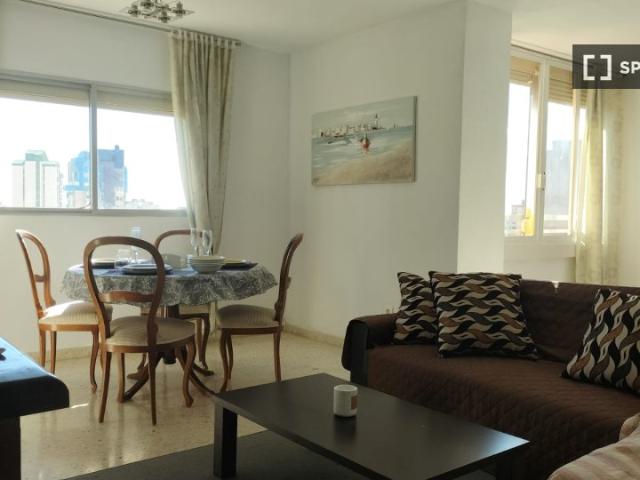 Apartamento de 2 dormitorios en alquiler en Benidorm, Alicante