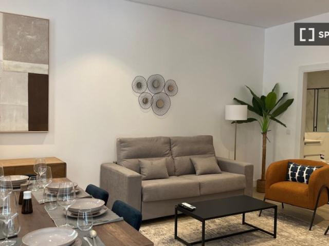 Apartamento de 2 dormitorios en alquiler en Cuatro Caminos, Madrid