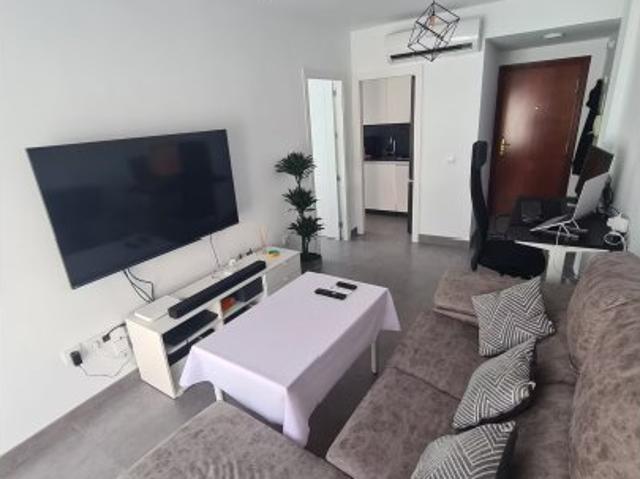 Apartamento de 2 dormitorios en alquiler en Capuchinos, Málaga