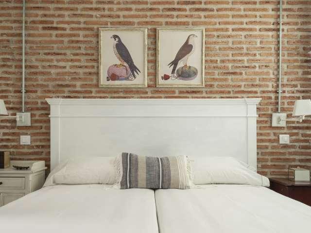 Apartamento de 2 dormitorios en alquiler en Cortes, Madrid