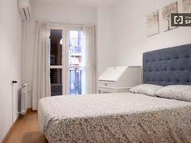 Apartamento de 2 dormitorios en alquiler en Cortes, Madrid
