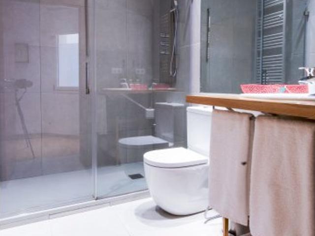 Apartamento de 2 dormitorios en alquiler en Cortes, Madrid