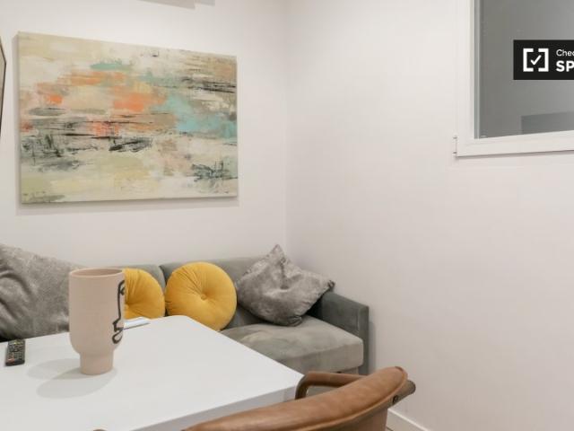 Apartamento de 2 dormitorios en alquiler en Embajadores, Madrid