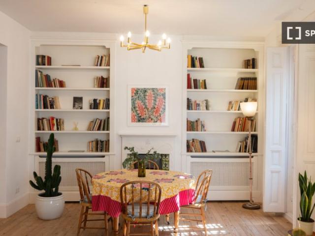 Apartamento de 2 dormitorios en alquiler en Embajadores, Madrid