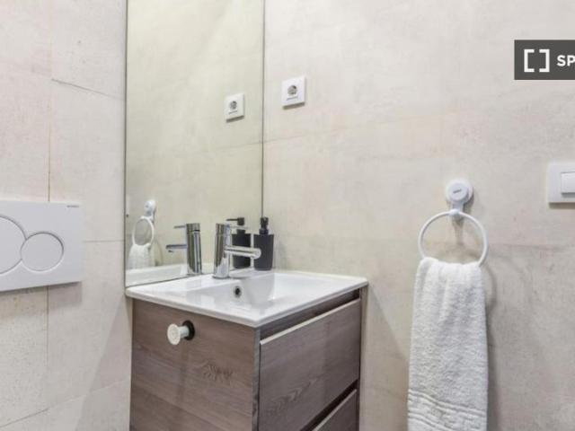 Apartamento de 2 dormitorios en alquiler en Embajadores, Madrid