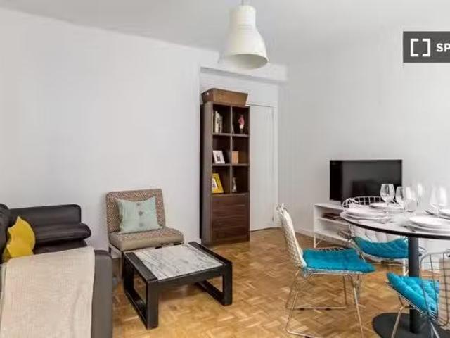 Apartamento de 2 dormitorios en alquiler en Embajadores, Madrid
