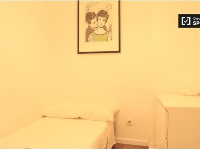 Apartamento de 2 dormitorios en alquiler en Embajadores, Madrid