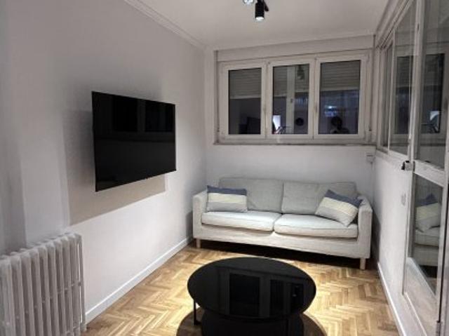 Apartamento de 2 dormitorios en alquiler en Embajadores, Madrid