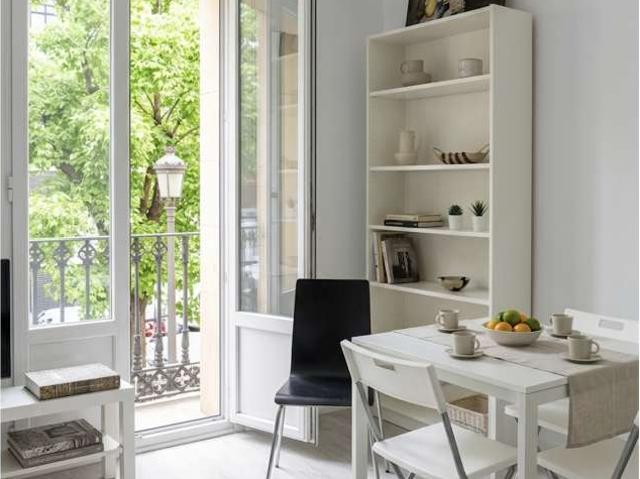 Apartamento de 2 dormitorios en alquiler en Embajadores, Madrid