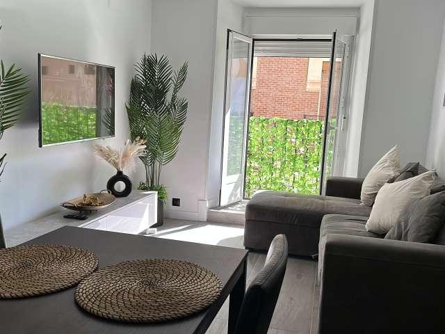 Apartamento de 2 dormitorios en alquiler en Embajadores, Madrid