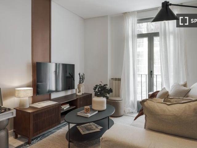 Apartamento de 2 dormitorios en alquiler en Justicia, Madrid