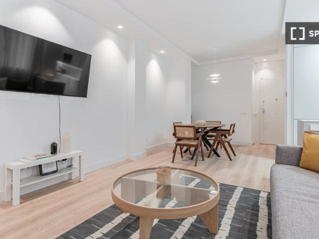 Apartamento de 2 dormitorios en alquiler en Justicia, Madrid