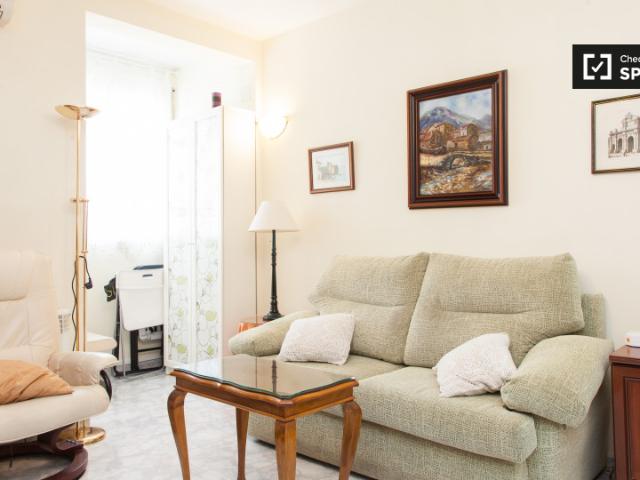 Apartamento de 2 dormitorios en alquiler en Puerta del Ángel, Madrid