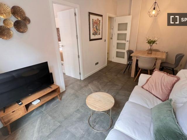 Apartamento de 2 dormitorios en alquiler en Pacífico, Madrid