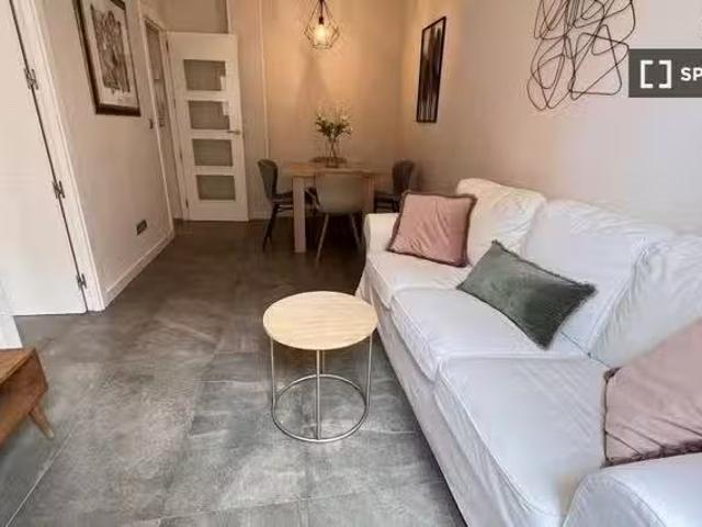 Apartamento de 2 dormitorios en alquiler en Pacífico, Madrid