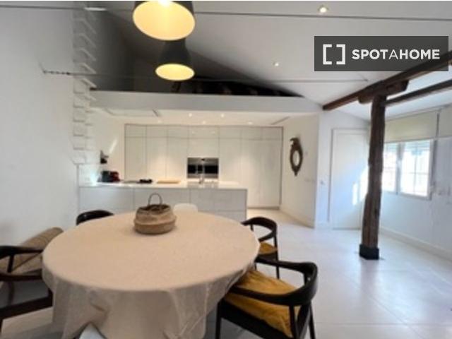 Apartamento de 2 dormitorios en alquiler en Palacio, Madrid