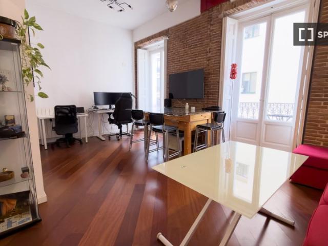 Apartamento de 2 dormitorios en alquiler en Palacio, Madrid