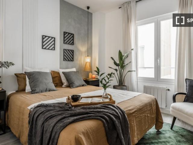 Apartamento de 2 dormitorios en alquiler en Rios Rosas, Madrid