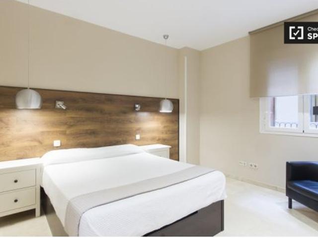 Apartamento de 2 dormitorios en alquiler en Sol