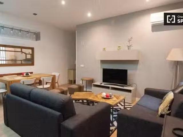 Apartamento de 2 dormitorios en alquiler en Sol, Madrid