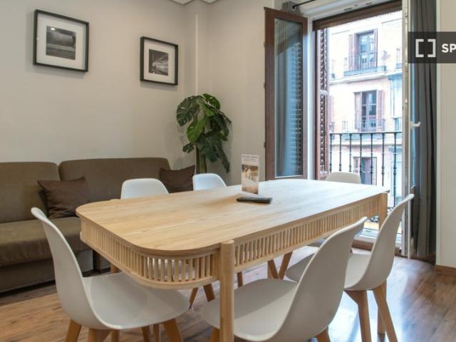 Apartamento de 2 dormitorios en alquiler en Sol, Madrid