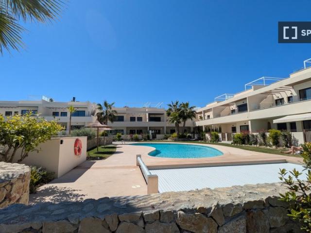 Apartamento de 2 dormitorios en alquiler en Torrevieja