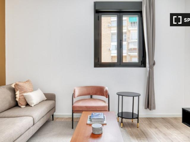 Apartamento de 2 dormitorios en alquiler en Trafalgar, Madrid