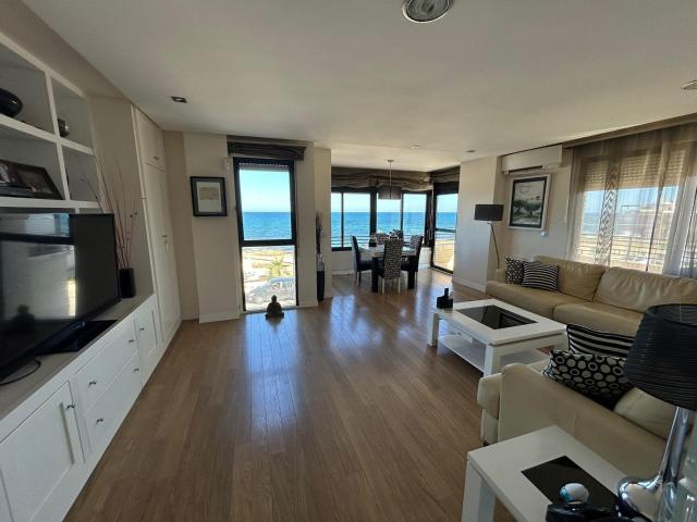APARTAMENTO DE 2 DORMITORIOS EN PRIMERA LÍNEA DE MAR AZUL, LA VELETA ZONA TORREVIEJA
