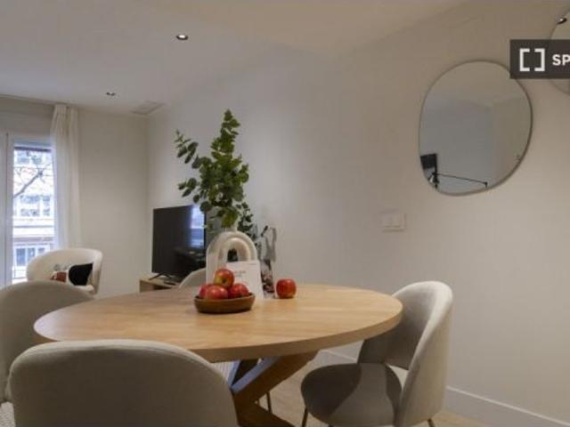 Apartamento de 2 dormitorios para alquilar en Nueva España, Madrid