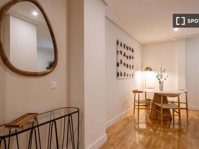 Apartamento de 2 dormitorios para alquilar en Nueva España, Madrid