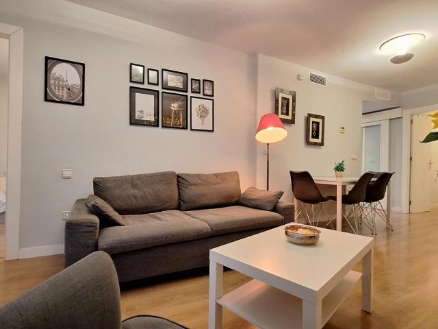 Apartamento de 2 dormitorios y 1 baño en la Calle Sociedad