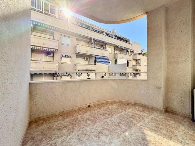 Apartamento de 2 dormitorios y 2 baños 76m² Torrevieja