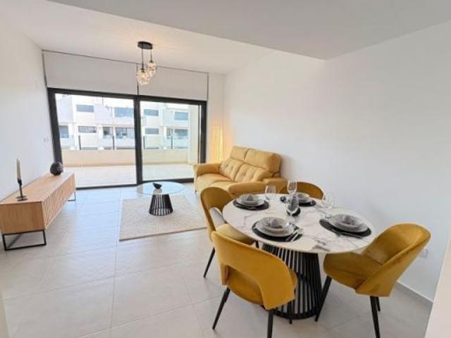 APARTAMENTO DE 2 DORMITORIOS Y 2 BAÑOS EN ORIHUELA COSTA VILLAMARTIN