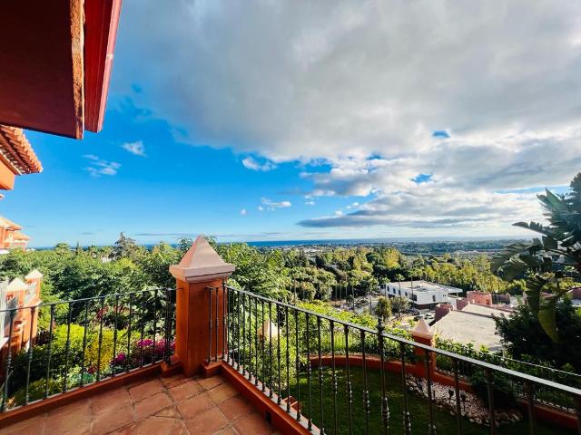 Apartamento de 2 dormitorios y 2 baños en Monte Halcones, Benahavis