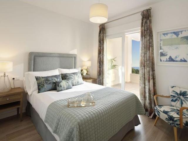 Apartamento de 2 dormitorios y 2 baños. Nueva Andalucía