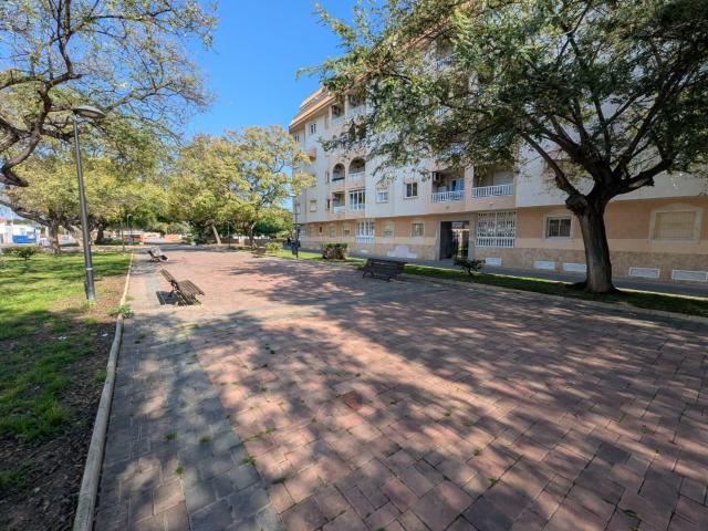 APARTAMENTO DE 2 DORMITORIOS 1 BAÑO +GARAJE EN TORREVIEJA PLAYA DE LOS NAUFRAGOS