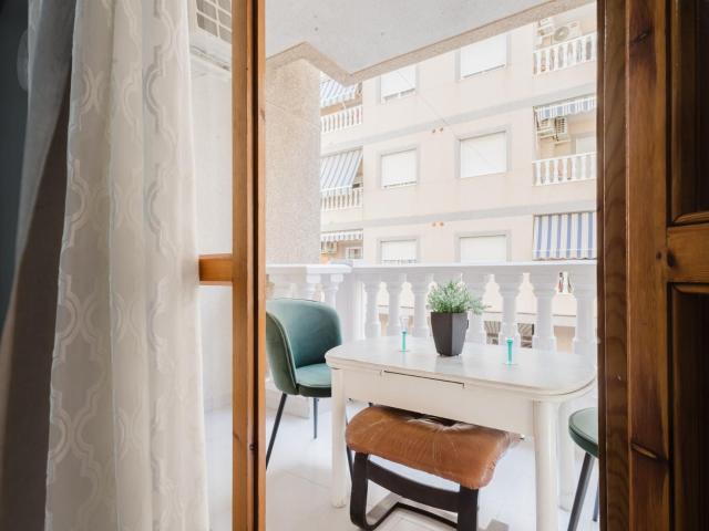 APARTAMENTO DE 2 DORMITORIOS 1 BAÑO EN TORREVIEJA ASEQUION