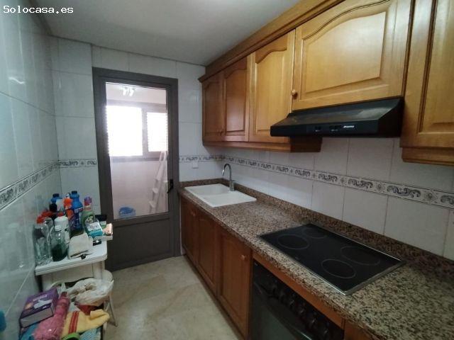 Apartamento de 2 dormitorios, 2 baños. piscina. Garaje en propiedad. Zona de Levante